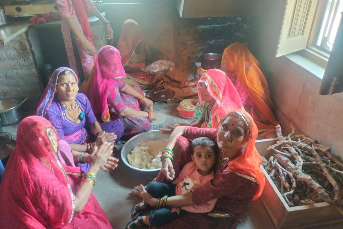 Rajasthan: डरें हमारे दुश्मन… युद्ध की परिस्थिति के लिए गांव का हर घर तैयार,
सरहद के गांव गजेवाला से उठी आवाज - image