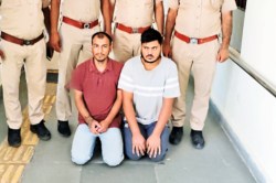 Jaipur: पति-पत्नी का नाटक कर बने नौकर, कांग्रेस नेता को लगाया करोड़ों का चूना…
जेवर से भरा बैग लेकर नेपाल में घुसी काजल - image