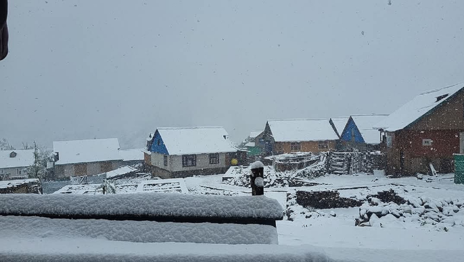 jammu kashmir : कश्मीर में बर्फबारी से मौसम फिर से खुशनुमा