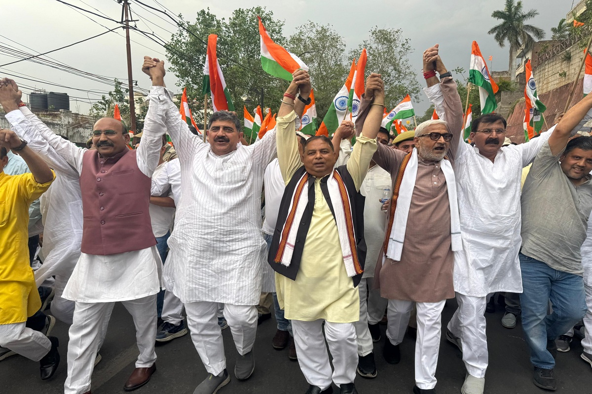 jammu kashmir : श्रीनगर में भाजपा ने निकाली तिरंगा यात्रा