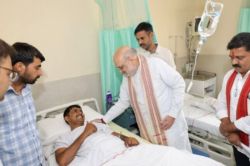 सेल्यूटः पैर कटा फिर भी चेहरे पर मुस्कान, गृह मंत्री ने पूछा कैसे हो, फौजी ने
थम्सअप कर कहा… वैरी गुड सर - image