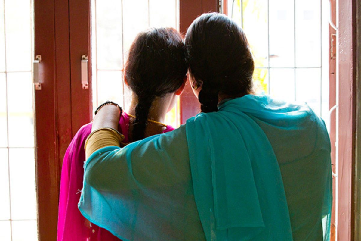 बड़ी बहन ने खेला घिनौना खेल, सगी छोटी बहनों का कराया रेप, फिर लवर संग किया…