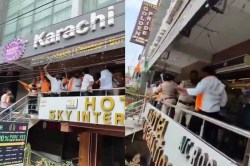 हैदराबाद की कराची बेकरी में तोड़फोड़, प्रदर्शनकारी कर रहे ये मांग - image