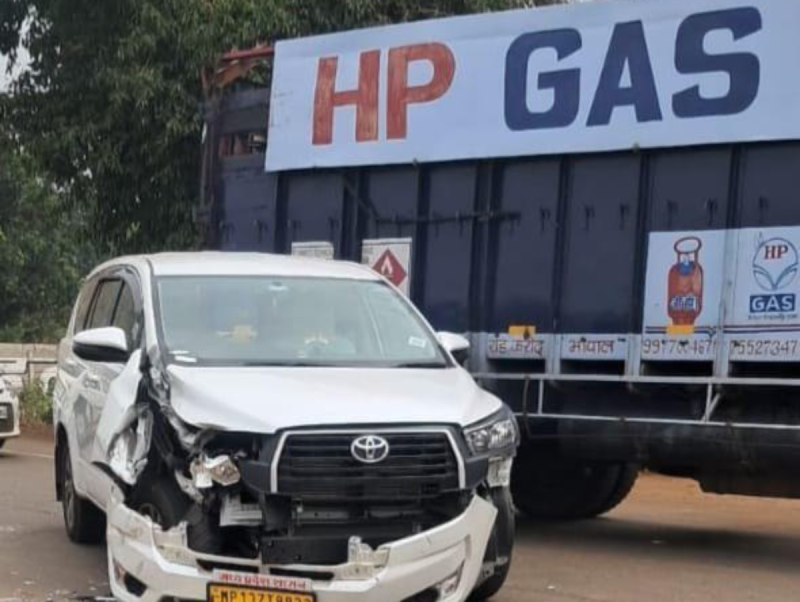 Truck collides with officer's car and tractor in Katni