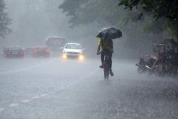 Monsoon In India: भारत में मानसून ने समय से पहले दी दस्तक, केरल में झमाझम बारिश
शुरू - image