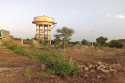 पानी के लिए तरसा खेड़की वीरभान गांव, टंकी होते हुए भी नसीब नहीं एक बूंद जल - image
