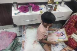 पापा क्यों नहीं उठ रहे… मुझे उनके पास जाने दो… RTO इंस्पेक्टर की मासूम बेटी की
पुकार ने नम कर दी सबकी आंखें - image