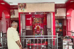 दिनदहाड़े हनुमान मंदिर में चोरी, चोर ले उड़े चांदी का मुकुट व छत्र - image