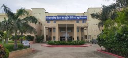 Nsc Medical collage- न ब्लड बैंक का लायसेंस, न लैब में जांच पूरी, कैसे चल रहा
मेडिकल कॉलेज - image