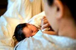Mothers Day Special : ये अदृश्य मां है, चुपचाप करा जाती है अमृतपान - image