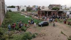 बोरे में मिला धड़, हाथ पैर काटकर फेंके, सिर और एक हाथ की अब भी तलाश - image