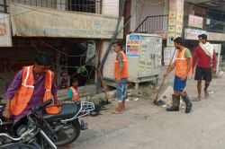 बरेली में नाला सफाई में लापरवाही पर नगर निगम की सख्त कार्रवाई: फर्म ‘हिमगिरी’ पर
₹40,000 का जुर्माना, JE को नोटिस, शासन को भेजी रिपोर्ट - image