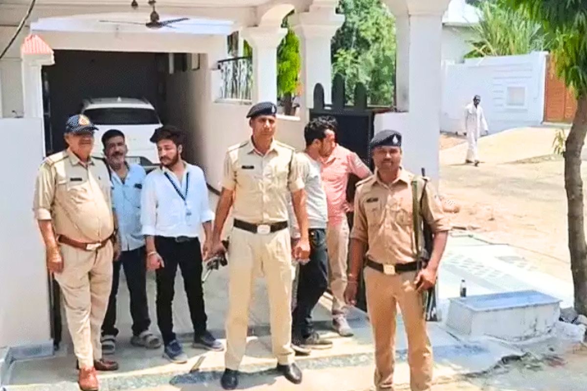 बिजली कंपनी के इंजीनियर की पत्नी के नाम निकली करोड़ों की फैक्ट्रियां, EOW की
बड़ी कार्रवाई