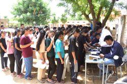 नागौर में 97.80 परीक्षार्थियों ने दी नीट परीक्षा, किसी ने बताया हार्ड तो किसी ने
कहा सामान्य था पेपर - image