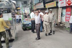 बड़ा बाजार में चला नगर निगम पर डंडा, साप्ताहिक बाजार से वसूला 43 हजार जुर्माना,
मची खलबली - image