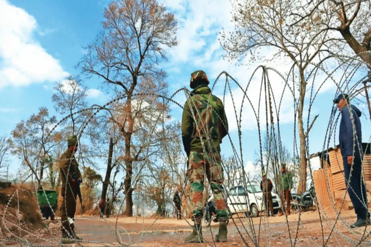 जैसलमेर में 6 धमाके, जम्मू के नगरोटा में दिखा ड्रोन: नापाक हरकत से बाज नहीं आ
रहा पाक - image