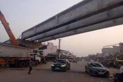 ओवरब्रिज में स्लीपर डालने का कार्य गति पकड़ा - image