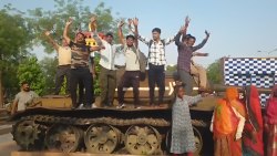 Air strike: जोधपुर में पाकिस्तान की बुजदिली की निशानी पर चढ़कर मनाया एयरस्ट्राइक
का जश्न - image
