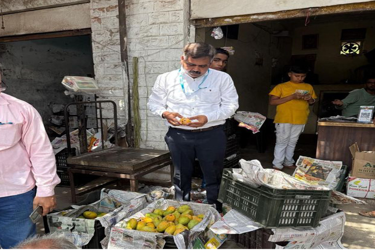 Pali News: सड़े-गले फलों का जूस पी रहा पाली शहर, खाद्य सुरक्षा विभाग की कार्रवाई
में चौंकाने वाला खुलासा