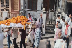 Rajasthan: राजस्थान में जब एक साथ निकली मां-बाप और मासूम बेटे की शव यात्रा तो
बिलख पड़ा पूरा गांव, नहीं जले चूल्हे - image