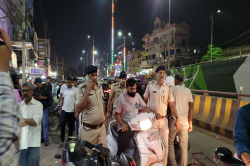 पटना : थाने के करीब बीच सड़क अचानक होने लगी ताबड़तोड़ फायरिंग, ADG भी नहीं समझ
पाए मामला - image