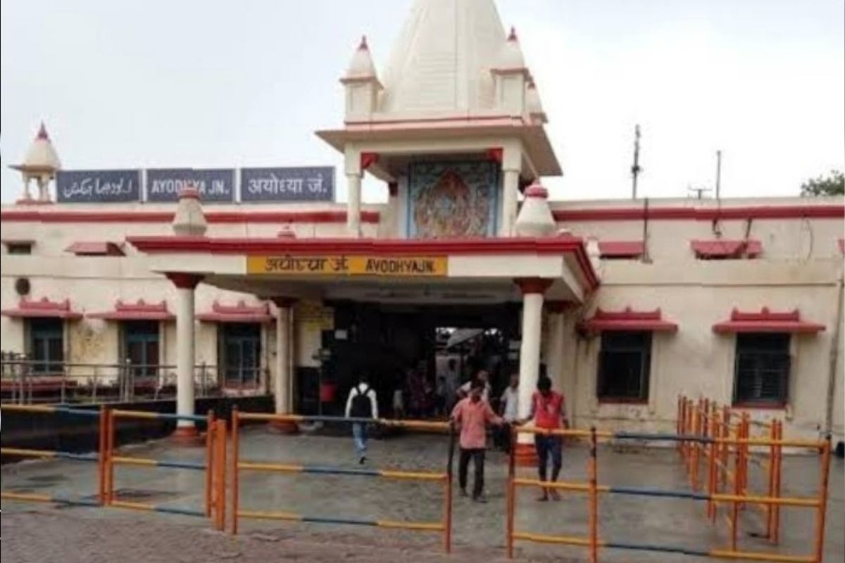 Ayodhya News: अयोध्या का 22 वर्षीय लाल लेफ्टिनेंट शशांक तिवारी सिक्किम में साथी
को बचाने में शहीद
