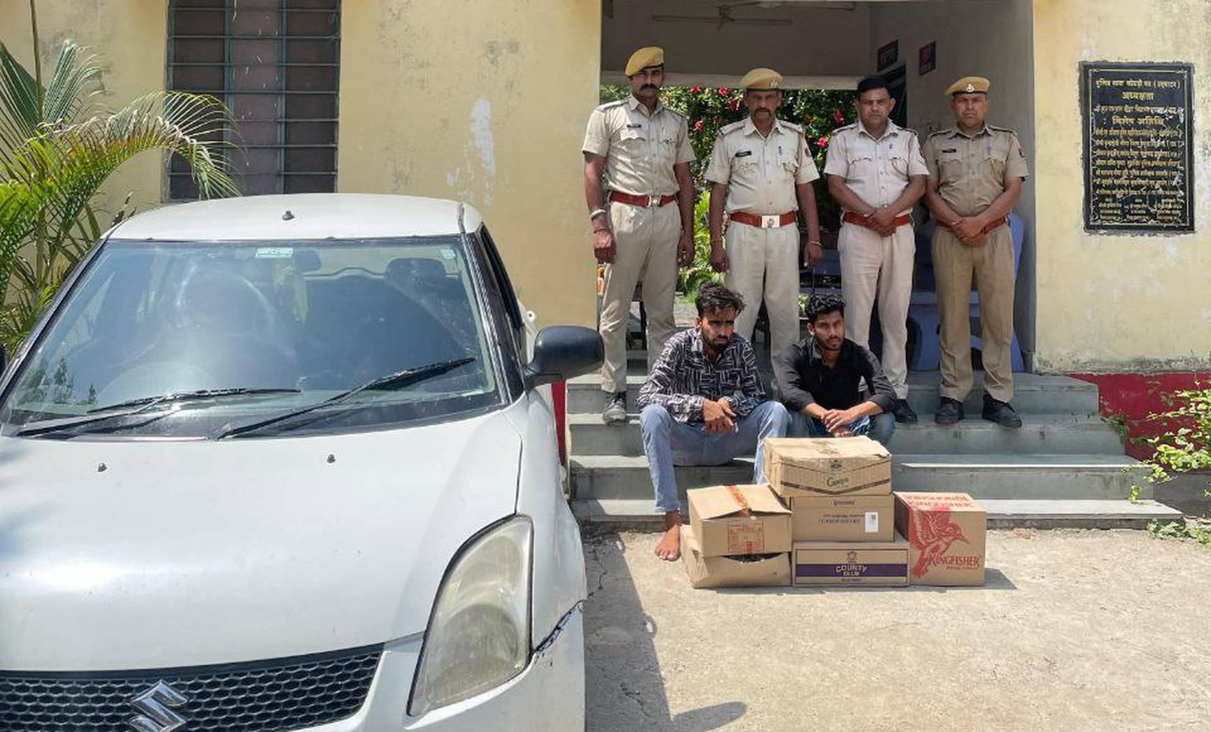 कार में अवैध शराब परिवहन करते दो आरोपी गिरफ्तार