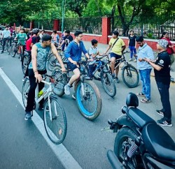 पर्यावरण, जलवायु परिवर्तन के बारे में जागरूकता फैलाने को साइकिल यात्रा - image