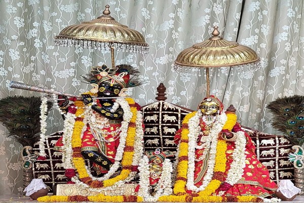 शहर में गोपीनाथजी, राधा दामोदर जी, चांदनी चौक स्थित मंदिर श्री ब्रजनिधिजी, आनंदकृष्ण बिहारी, गोनेर के जगदीश महाराज, श्री कृष्ण बलराम मंदिर, इस्कॉन व अक्षरधाम सहित अन्य मंदिरों में बड़ी संख्या में श्रद्धालु दर्शन करने पहुंच रहे हैं।