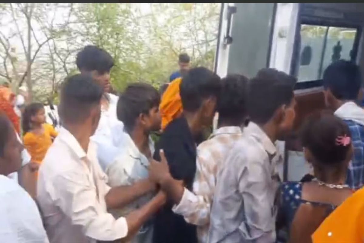 प्रदेश के आबूरोड पर लोडिंग वाहन का ब्रेक फेल… मची चीख -पुकार, 22 घायल