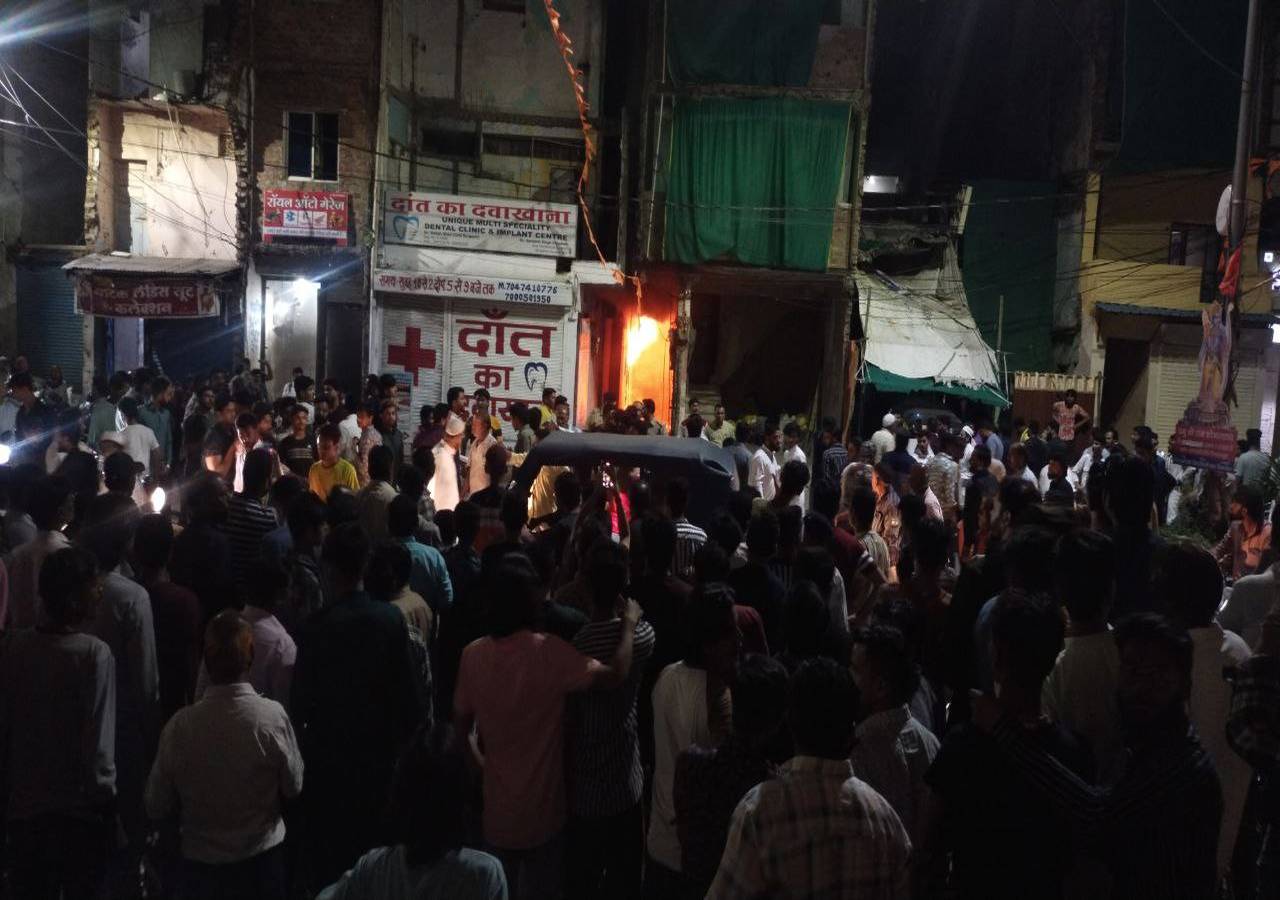 गोदाम में लगी आग से हड़कंप, मशक्कत से पाया काबू