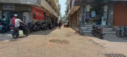 यह कैसी सुविधाएं: माकेर्ट में नहीं आती कचरा गाड़ी, दुकानों के आसपास बना कूड़ाघर - image