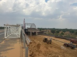 समय पर अच्छी सड़कों पर चलने की जनता की उम्मीद अधूरी - image