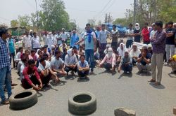 विद्युतकर्मी की मौत के बाद 22 घंटे चले विरोध प्रदर्शन के बाद प्रशासन से बनी
सहमति - image