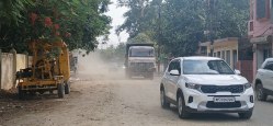 तलैया की खुदाई के लिए मची होड़, पुराने थाने से कीर्ति स्तंभ तक धूल ही धूल, घुट
रहा दम - image