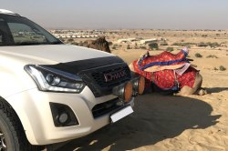 जैसलमेर में सैलानी बन आ रहे पोर्न कलाकार, कार में बैठी नग्न युवती ने 70 साल के
बुजुर्ग को फंसाया; फिर किया गंदा काम - image