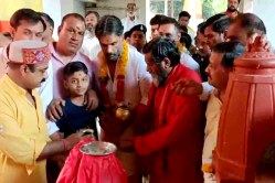 एक साथ मां पीतांबरा पीठ पहुंचे अभिनेता सुनील शेट्टी और सोनू सूद, प्राकट्य दिवस
पर किए दर्शन - image