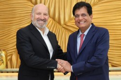 भारत-अमेरिका व्यापार समझौते पर पीयूष गोयल ने की अमेरिकी वाणिज्य मंत्री से
वार्ता, जानिए इसकी अहमियत - image