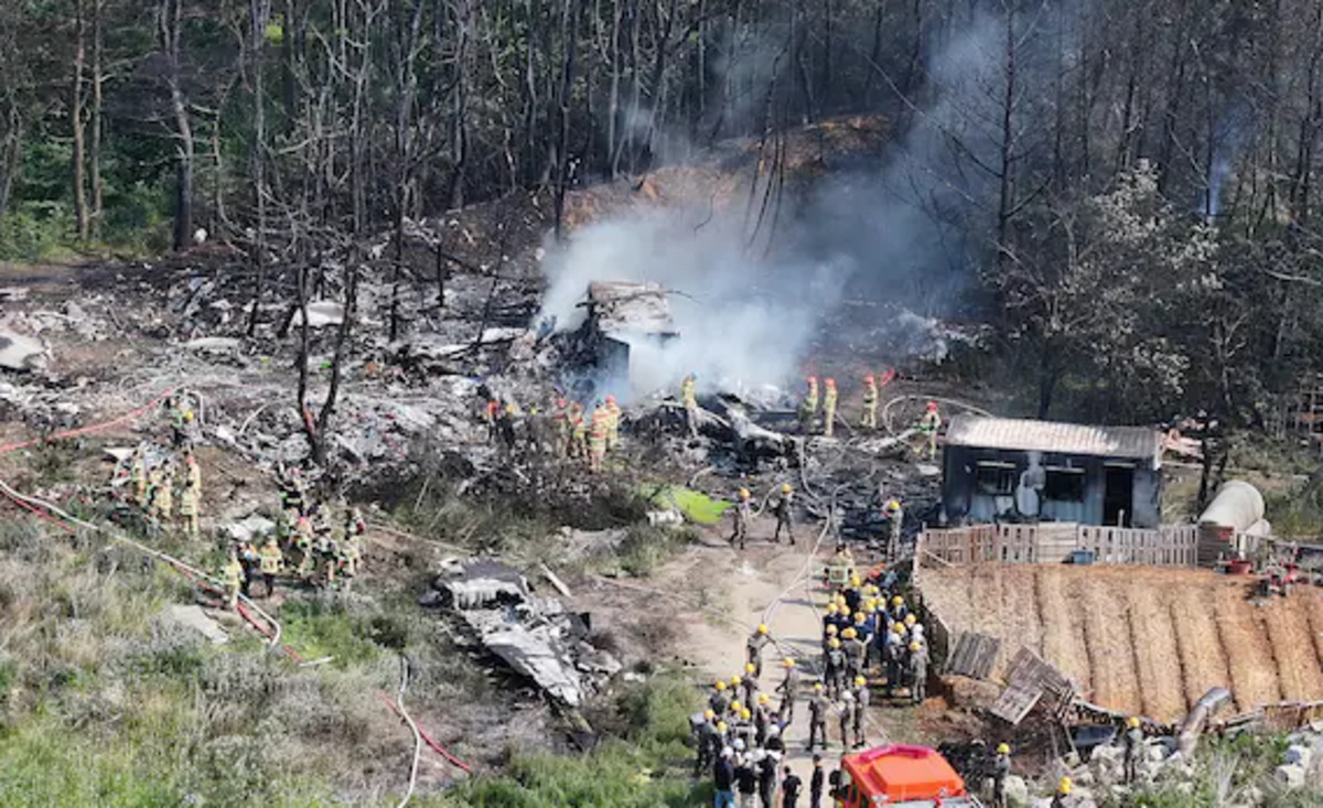 Plane Crash: नेवी का विमान हुआ क्रैश, साउथ कोरिया में 4 लोगों की मौत