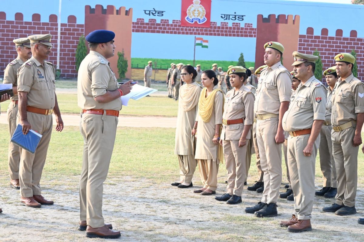 पुलिस लाइन में एसएसपी का फ्लैग मार्च, जवानों को पढ़ाया अनुशासन और फिटनेस का पाठ,
फिर दे दिए ये निर्देश