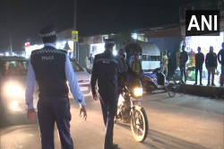 असम में पुलिस ने शुरू किया डॉक्यूमेंट वेरिफिकेशन अभियान, भारी संख्या में
‘संदिग्ध नागरिकों’ को उठाया, बढ़ा तनाव - image