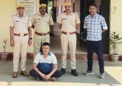 Rajasthan Crime: युवती के साथ रहने की बात कहकर गया था आकाश… एक दिन लड़की का फोन
आया तो उड़े होश - image
