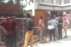 हाईकोर्ट, गवर्नर के आदेशों के पेंच में फंसी सपा नेता की करोड़ों की जमीन, रातों
रात हो गया अवैध निर्माण, लग गया गेट, महामहिम तक पहुंचा मामला - image