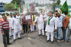 किसान एकता संघ ने आतंकी हमले के विरोध में सड़कों पर किया प्रदर्शन, पाकिस्तान का
फूंका पुतला - image