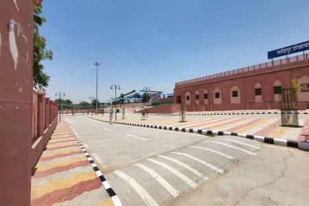 अमृत भारत योजना के तहत पुर्ननिर्मित फतेहपुर रेलवे स्टेशन