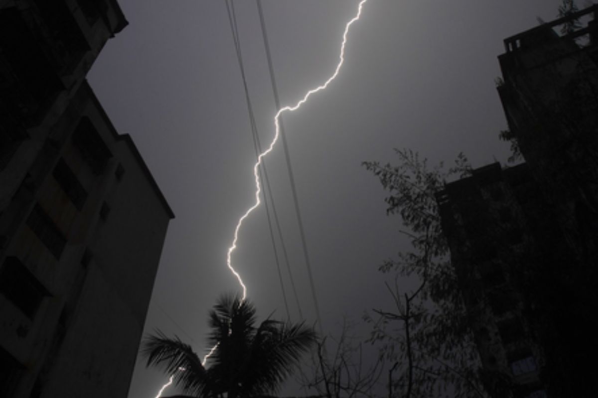 मानसून ने तोड़ दिए सारे रिकॉर्ड! जून में झमाझम बारिश की भविष्यवाणी, इन राज्यों
में मौसम विभाग का अलर्ट
