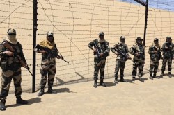 राजस्थान बॉर्डर की 1070 KM लंबी सीमा सील… सीमावर्ती गांवों में जवानों ने संभाला
मोर्चा, मुनाबाव रेलवे स्टेशन पर पसरा सन्नाटा - image