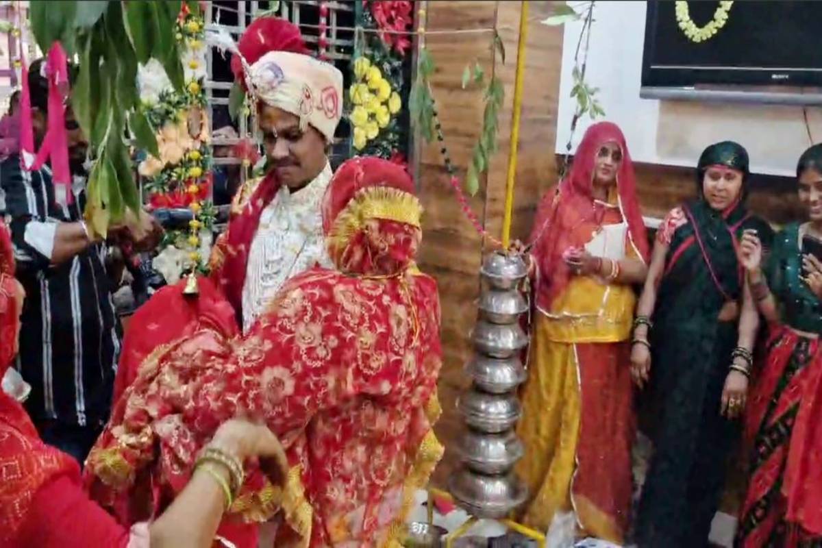 बेहद खूबसूरत शादी, दुल्हन को गोदी में लेकर दूल्हे ने हॉस्पिटल में लिए सात फेरे…