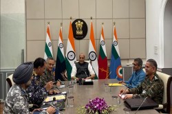 रक्षा मंत्री ने की सेना प्रमुखों के साथ की समीक्षा बैठक, रणनीति और सैन्य
तैयारियों पर हुई चर्चा - image