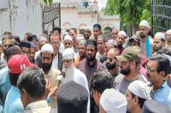 रजिस्ट्री दफ्तर में रजवी-सकलैनी समर्थकों के बीच झड़प, दोनों पक्षों में बढ़ा
तनाव, एसएसपी दफ्तर घेरा - image